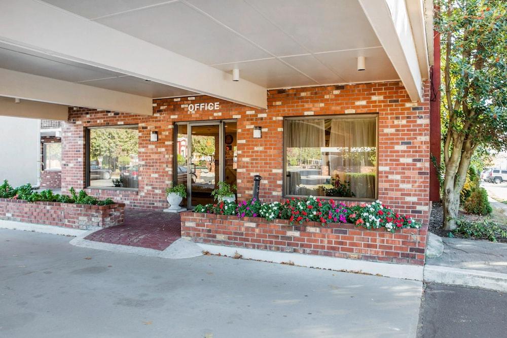 Quality Inn & Suites Millville Exteriör bild
