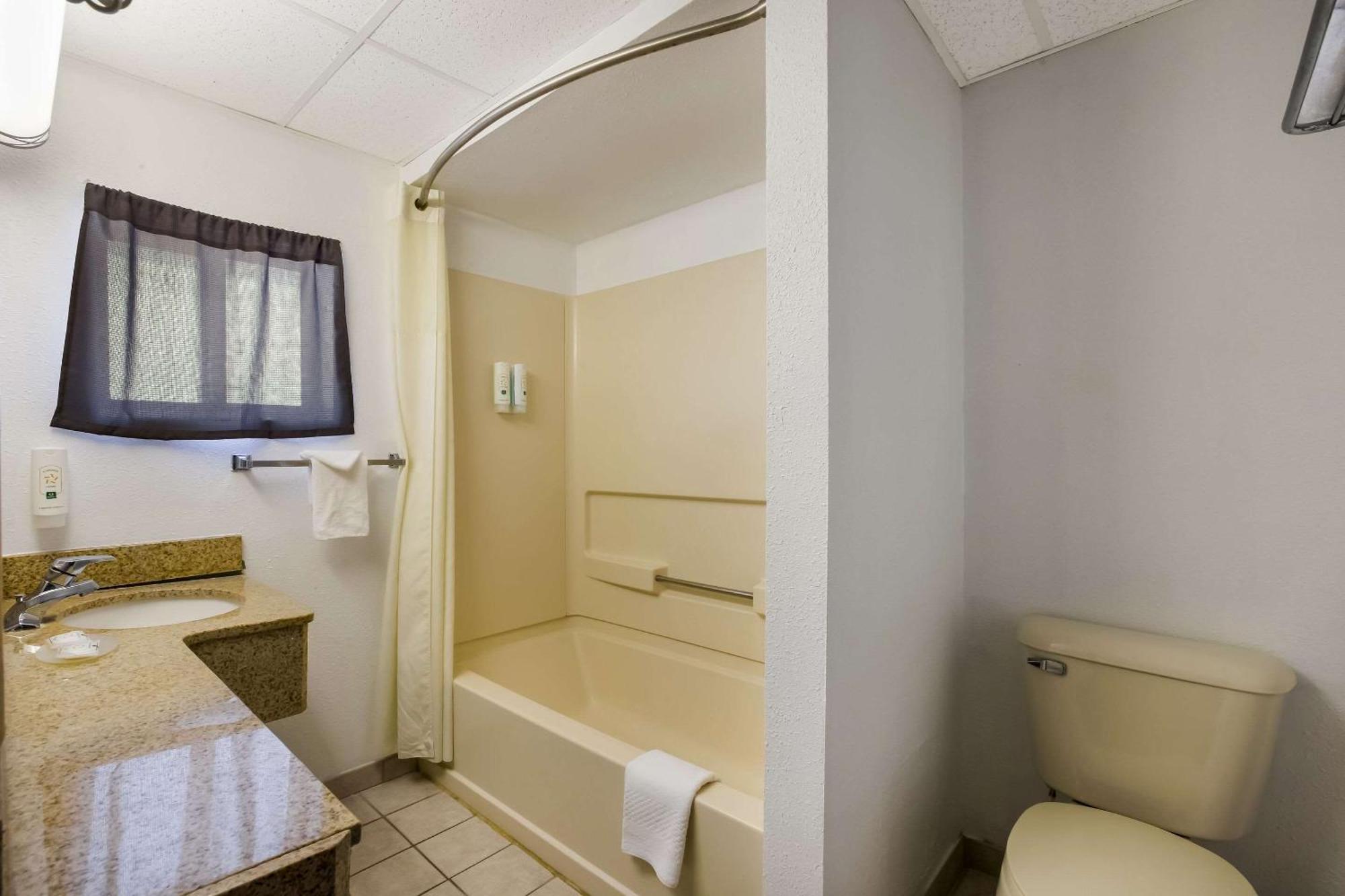 Quality Inn & Suites Millville Exteriör bild