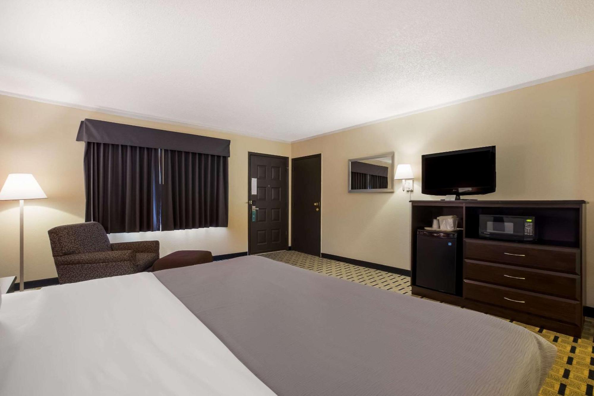 Quality Inn & Suites Millville Exteriör bild